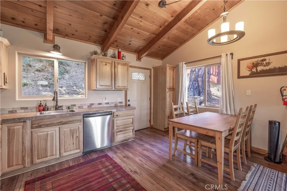 528 Villa Grove Big Bear City, CA 92314