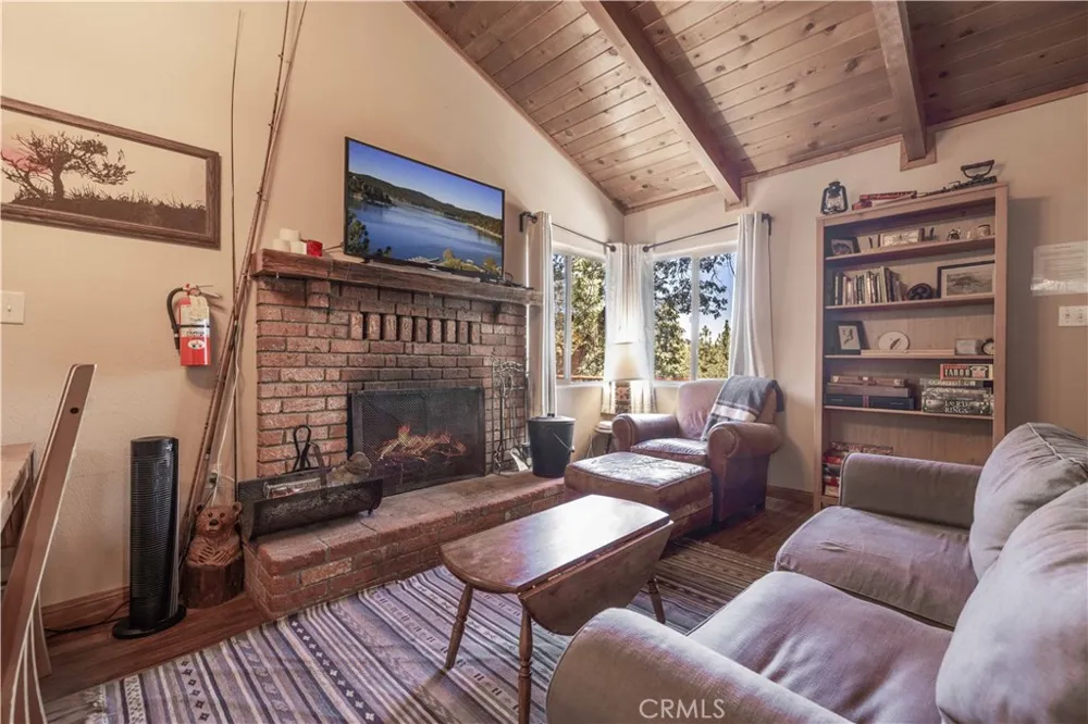 528 Villa Grove Big Bear City, CA 92314