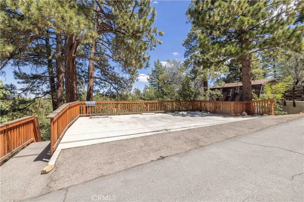528 Villa Grove Big Bear City, CA 92314