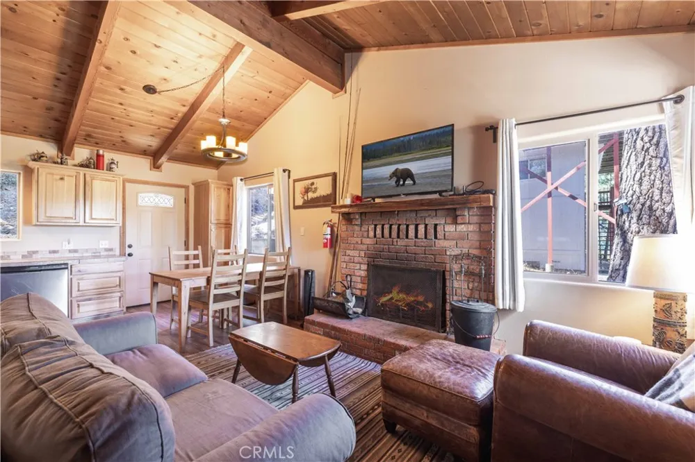 528 Villa Grove Big Bear City, CA 92314