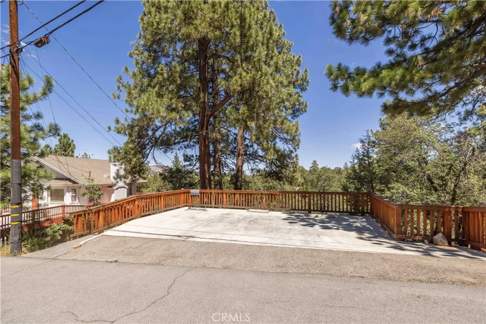 528 Villa Grove Big Bear City, CA 92314