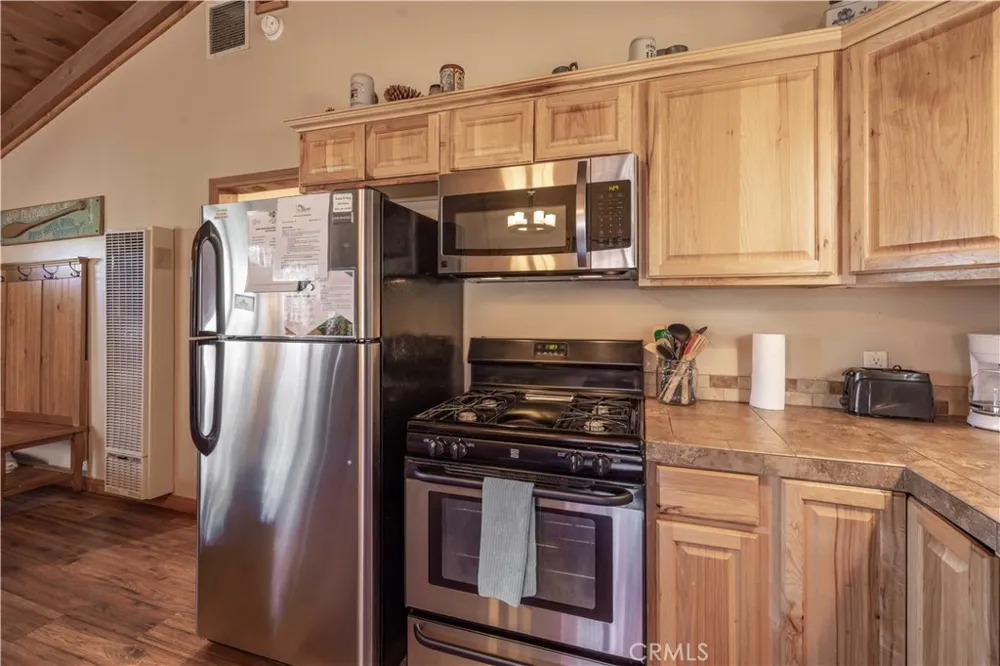 528 Villa Grove Big Bear City, CA 92314