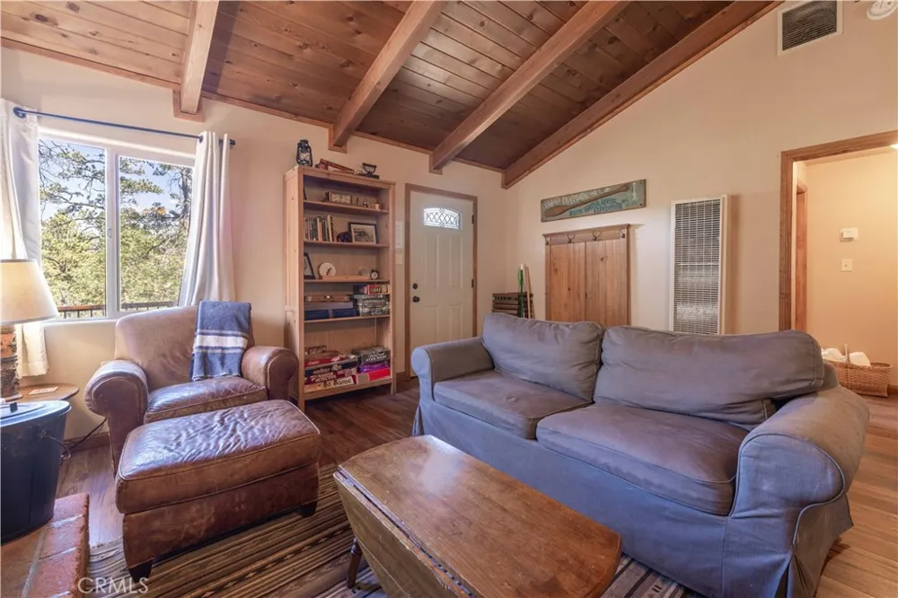 528 Villa Grove Big Bear City, CA 92314