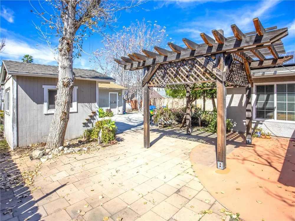 1539 Robyn Redlands, CA 92374