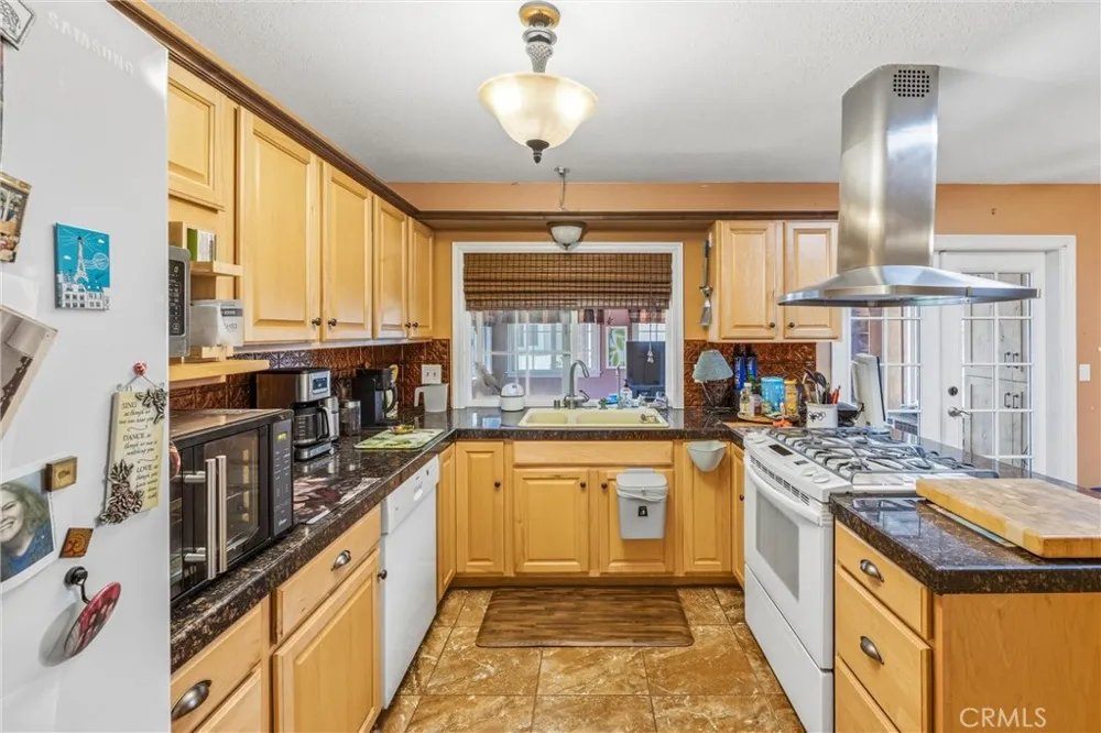 1539 Robyn Redlands, CA 92374