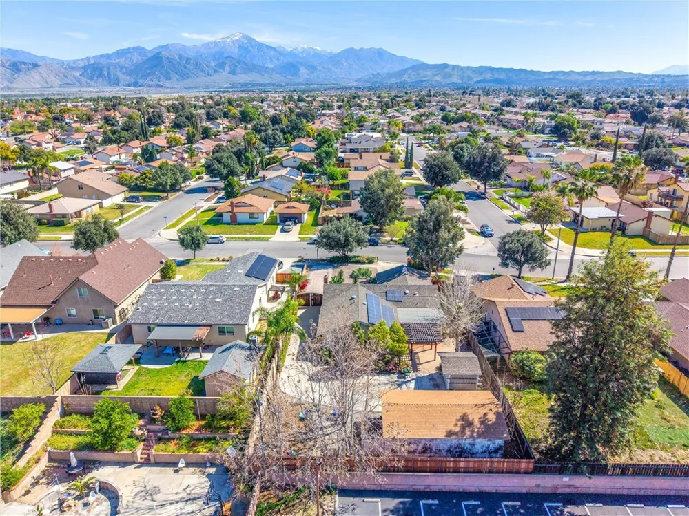 1539 Robyn Redlands, CA 92374