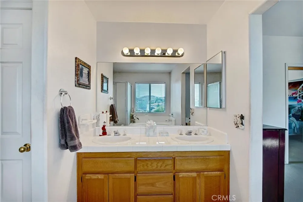 14035 Moonridge Riverside, CA 92503
