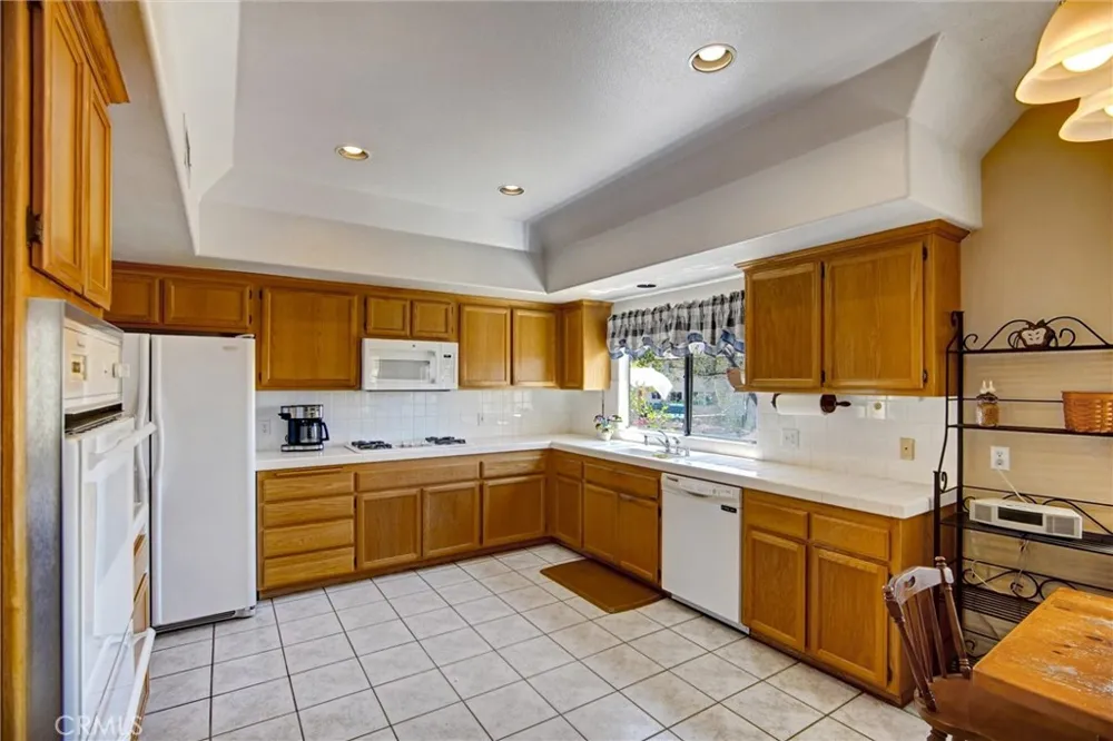 14035 Moonridge Riverside, CA 92503