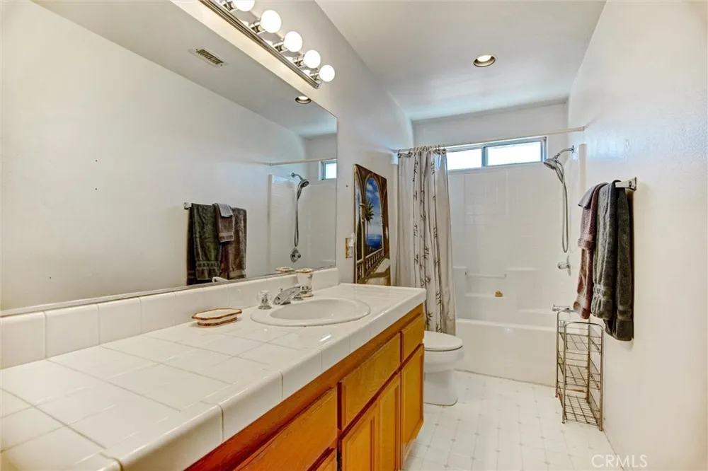 14035 Moonridge Riverside, CA 92503