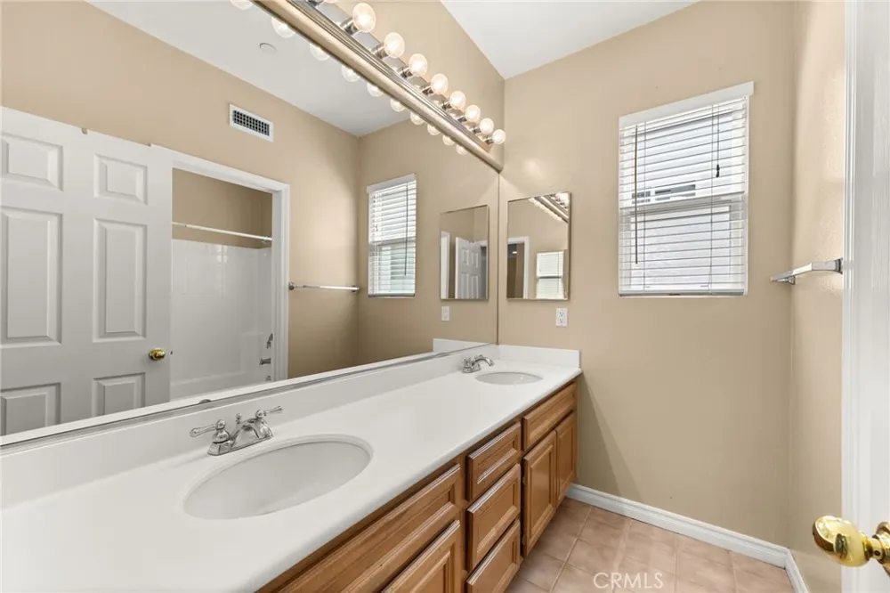 51 Mountain Laurel Azusa, CA 91702