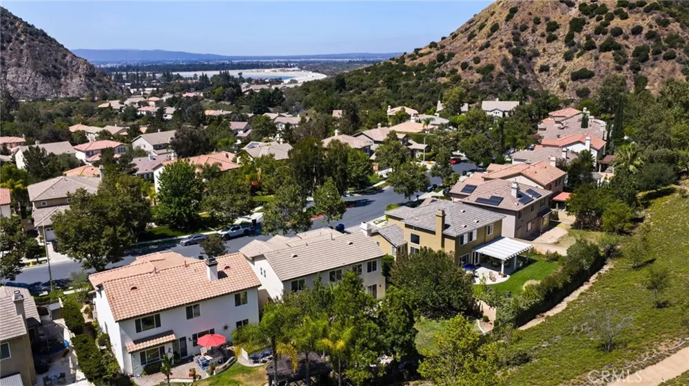 51 Mountain Laurel Azusa, CA 91702