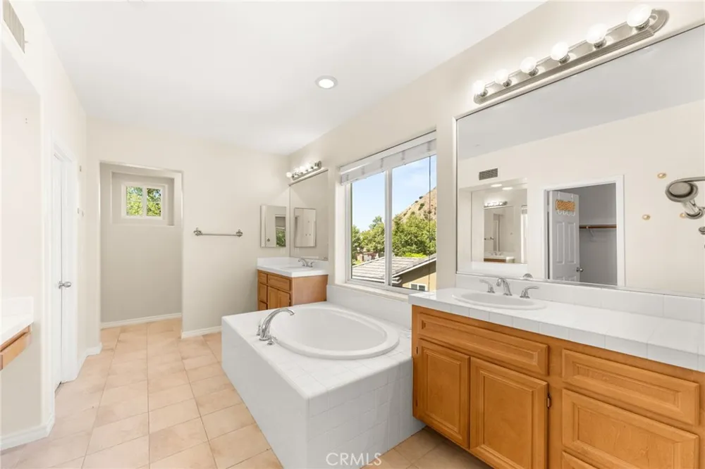 51 Mountain Laurel Azusa, CA 91702