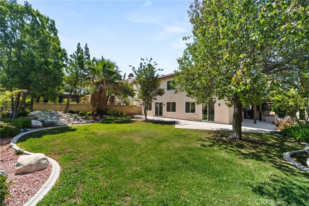 51 Mountain Laurel Azusa, CA 91702