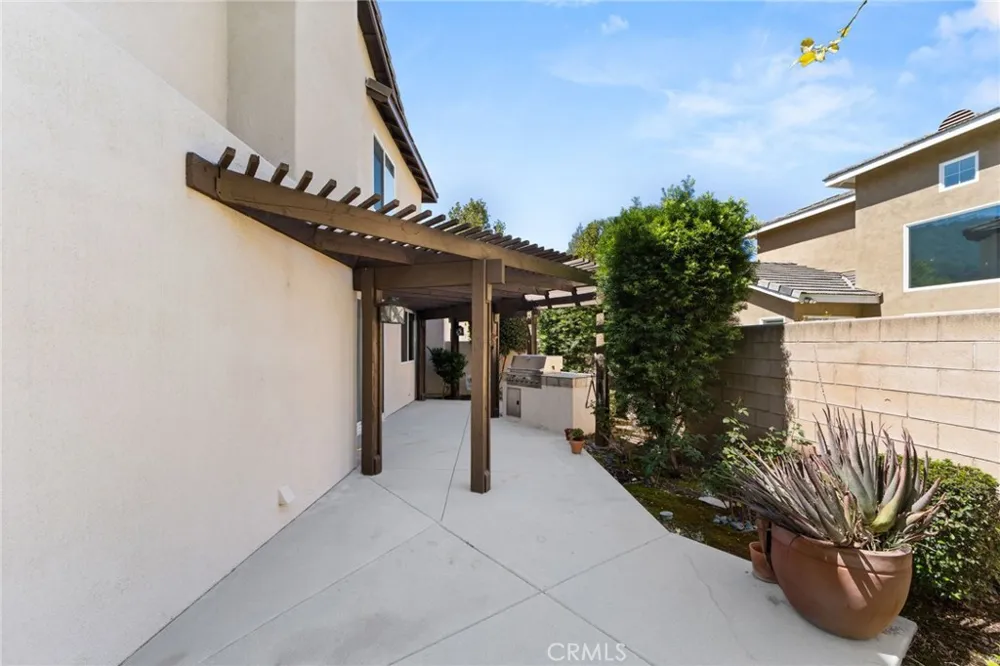 51 Mountain Laurel Azusa, CA 91702