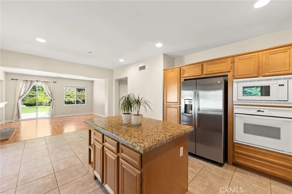 51 Mountain Laurel Azusa, CA 91702