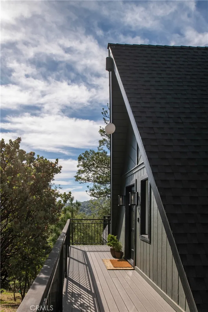 1340 Yosemite Lake Arrowhead, CA 92352