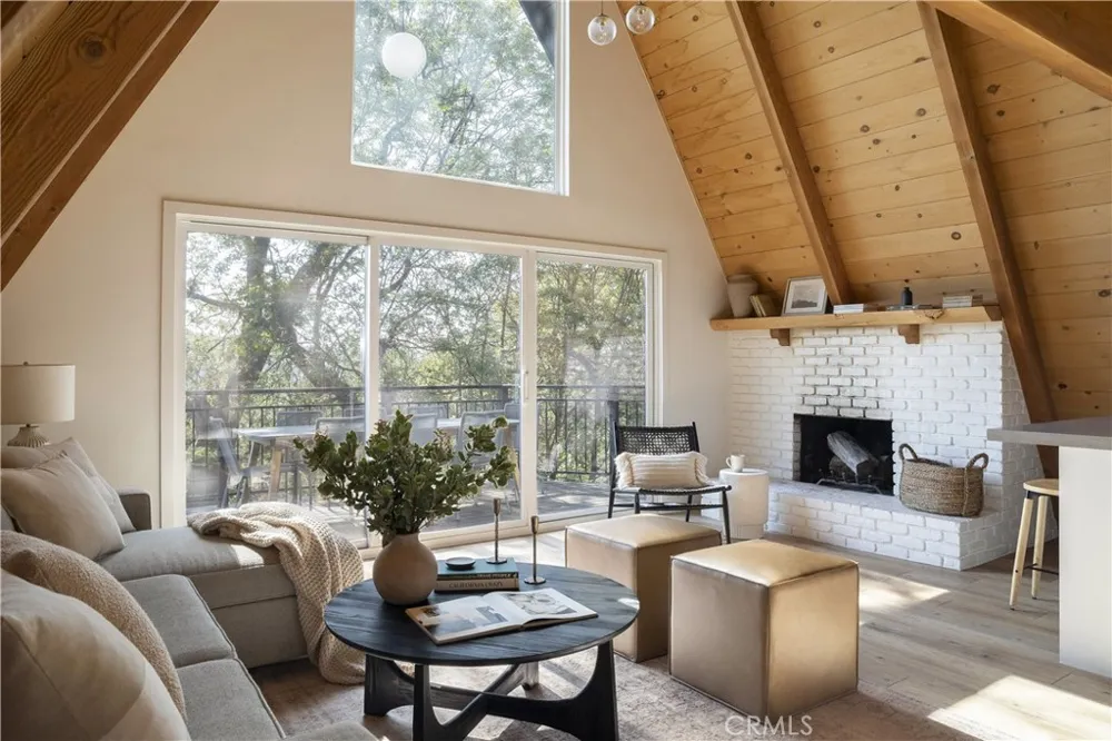 1340 Yosemite Lake Arrowhead, CA 92352