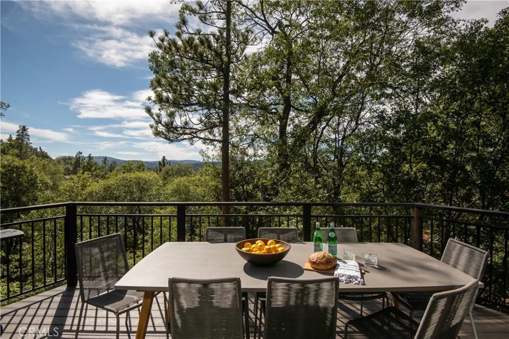 1340 Yosemite Lake Arrowhead, CA 92352