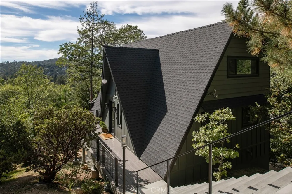 1340 Yosemite Lake Arrowhead, CA 92352