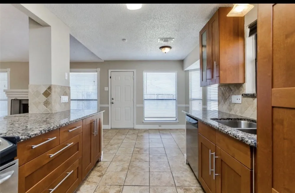 2313 Lakeshore Lane Rowlett, TX 75088