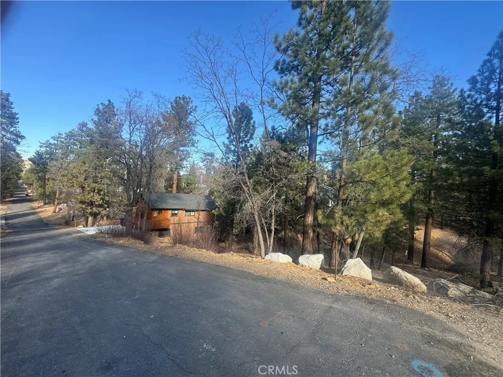 899 Kern Avenue Sugarloaf, CA 92386