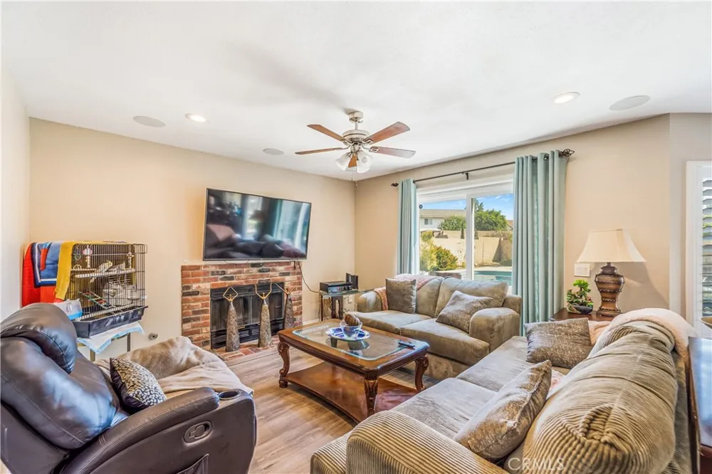 7421 Catawba Drive Fontana, CA 92336