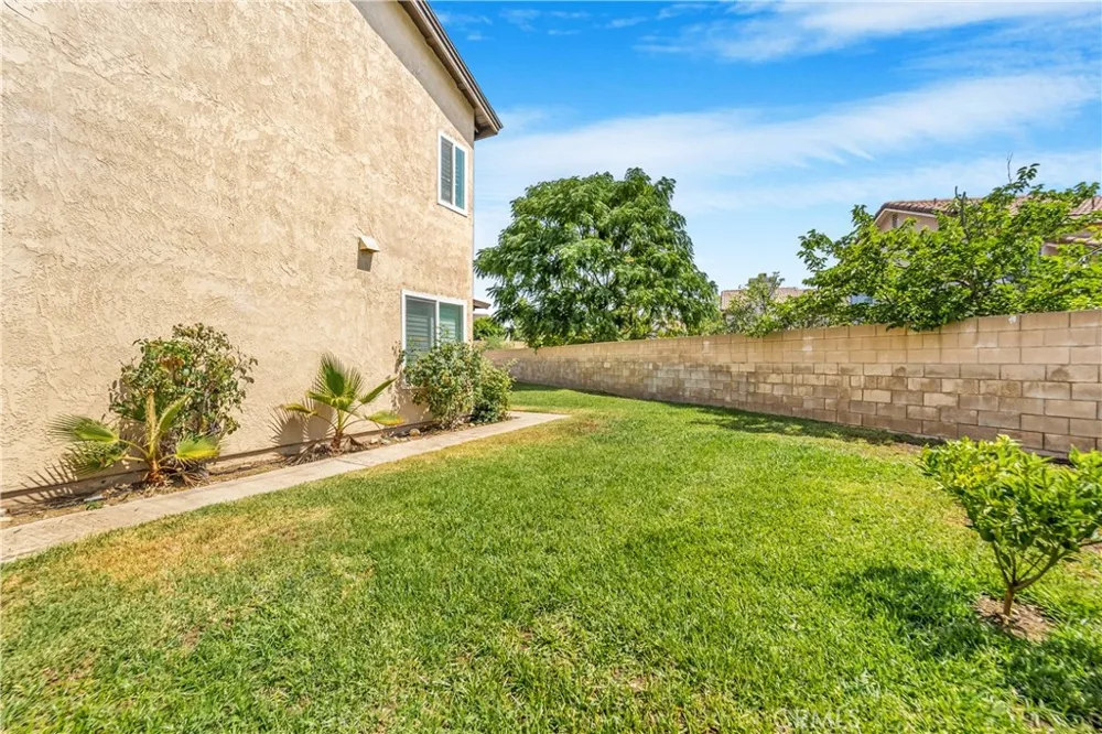 7421 Catawba Drive Fontana, CA 92336