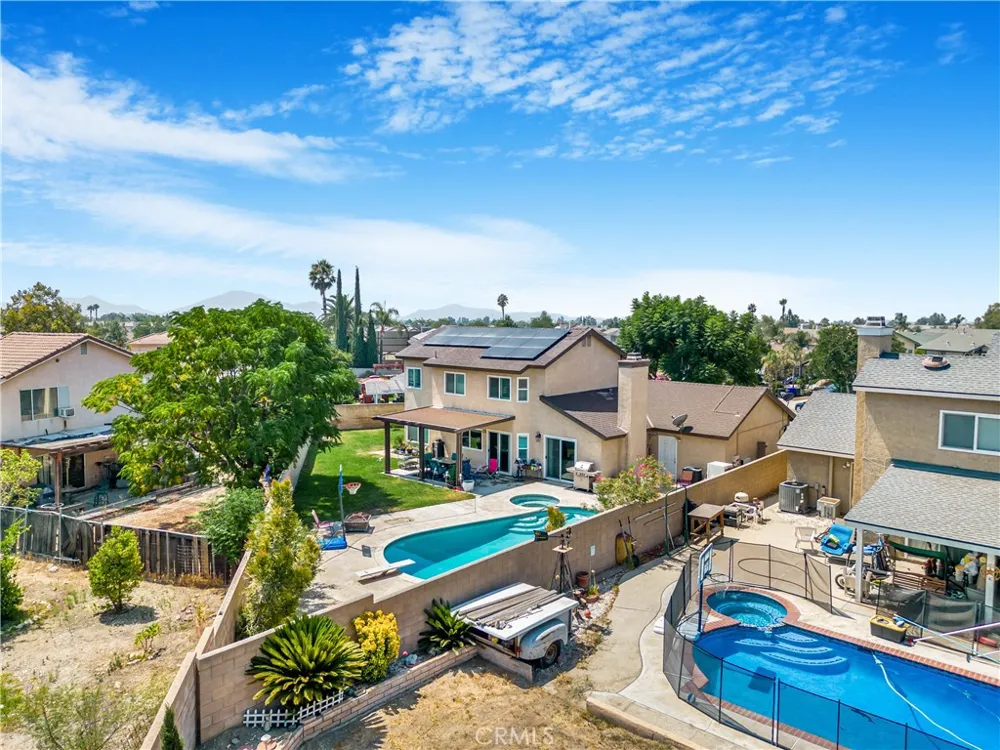 7421 Catawba Drive Fontana, CA 92336