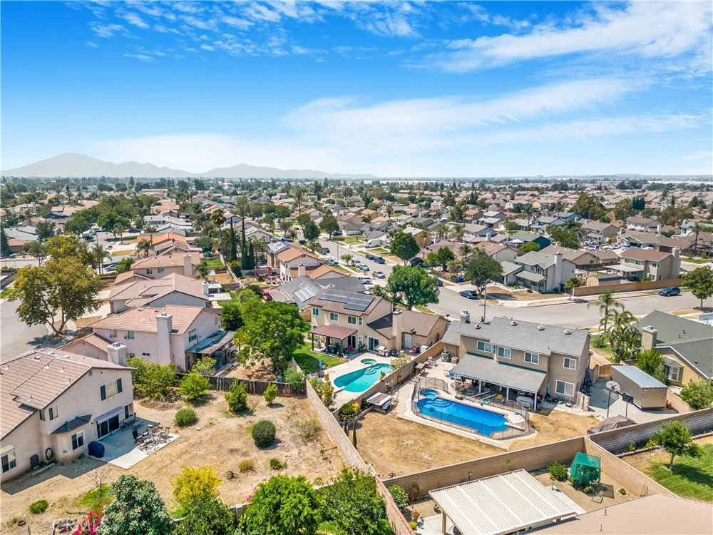 7421 Catawba Drive Fontana, CA 92336