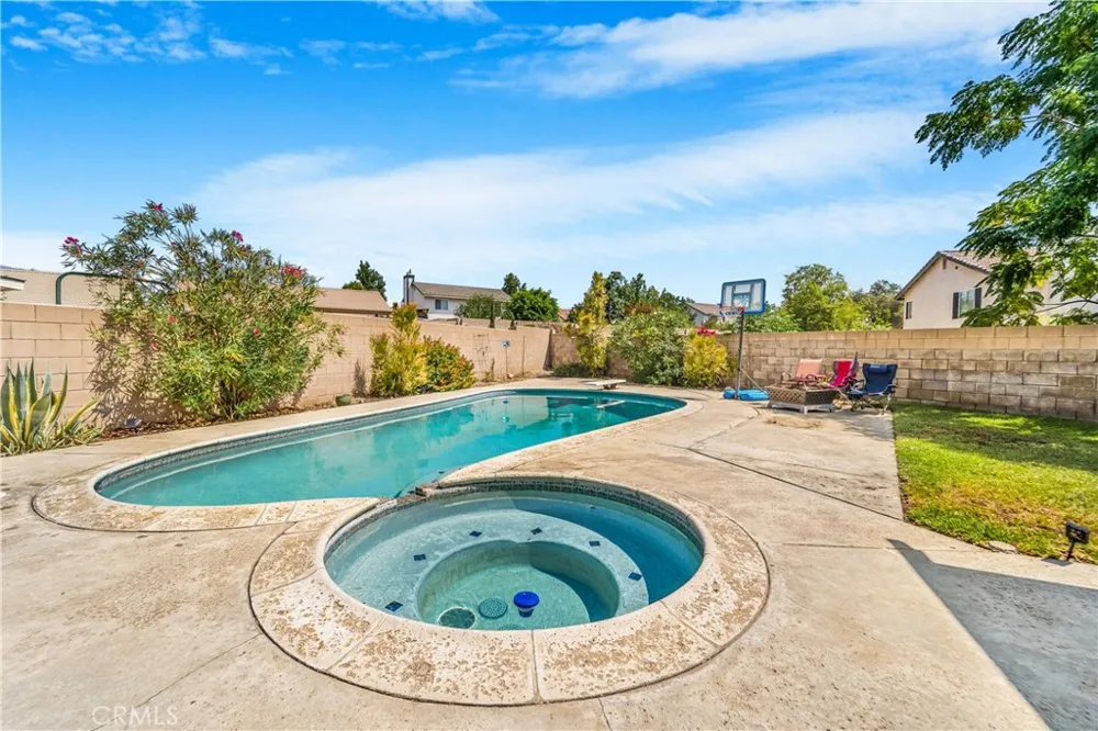 7421 Catawba Drive Fontana, CA 92336