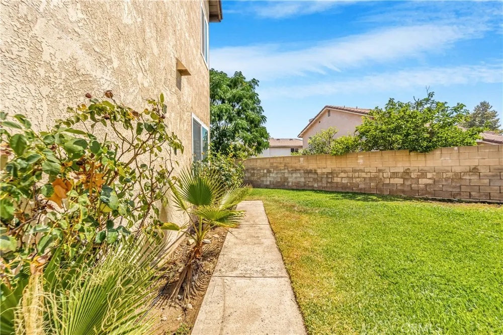 7421 Catawba Drive Fontana, CA 92336