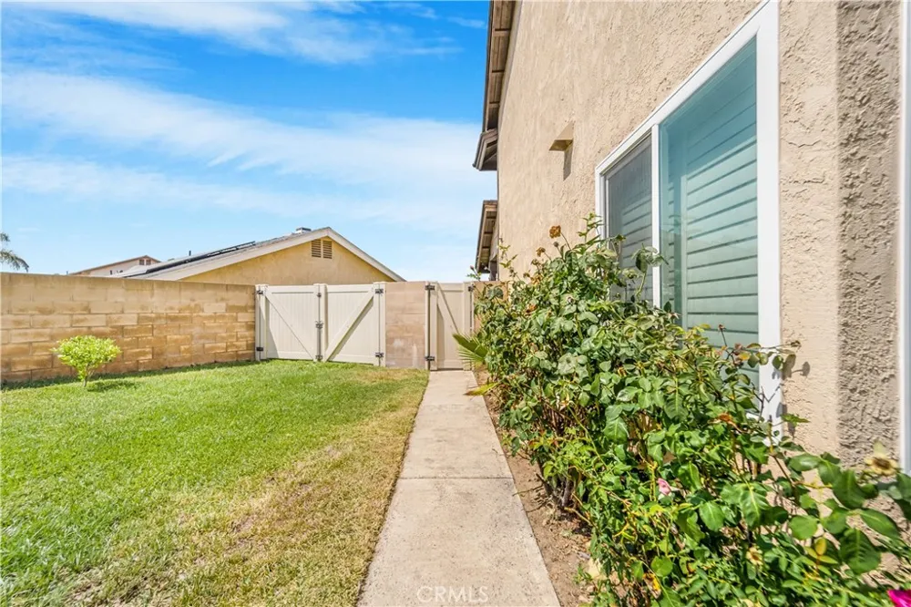 7421 Catawba Drive Fontana, CA 92336