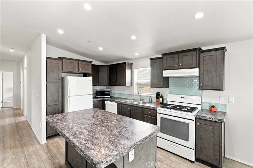 11251 Nevada Road Phelan, CA 92371