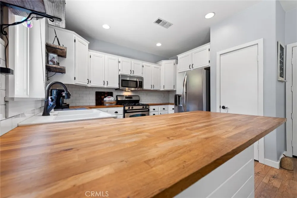 33320 Wallace Way Yucaipa, CA 92399