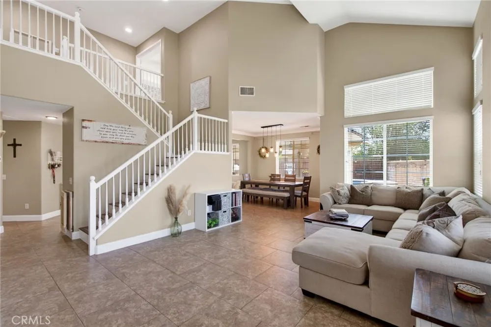 8467 Farmhouse Riverside, CA 92508