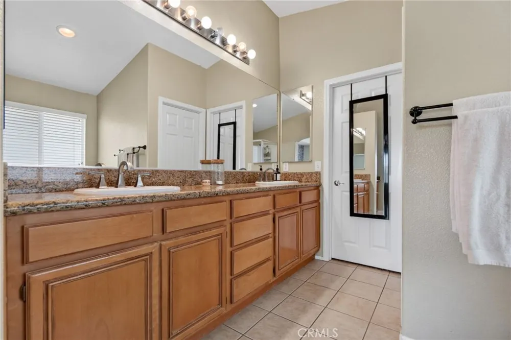 8467 Farmhouse Riverside, CA 92508