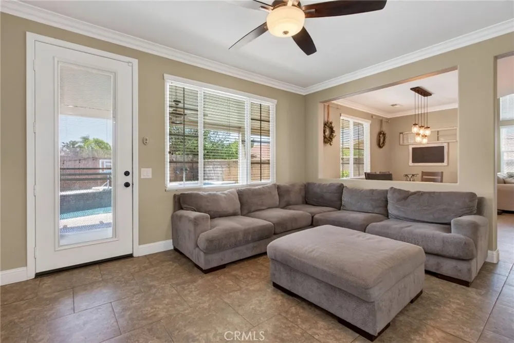 8467 Farmhouse Riverside, CA 92508