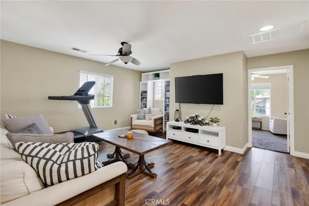 8467 Farmhouse Riverside, CA 92508