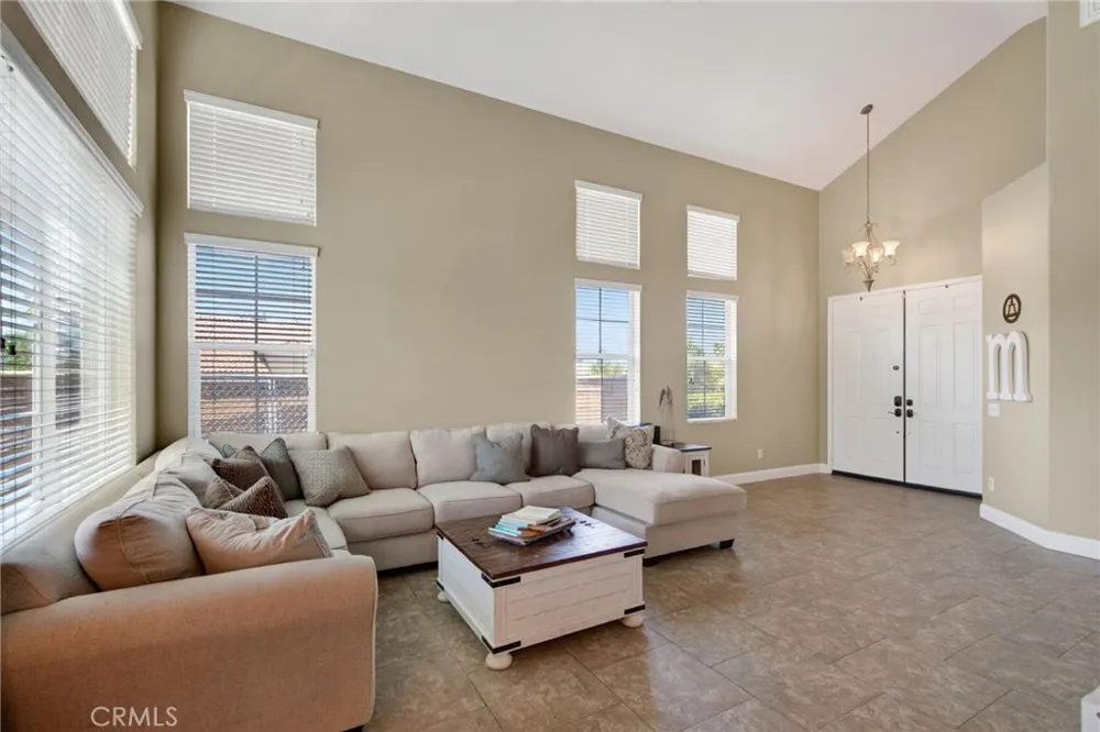 8467 Farmhouse Riverside, CA 92508