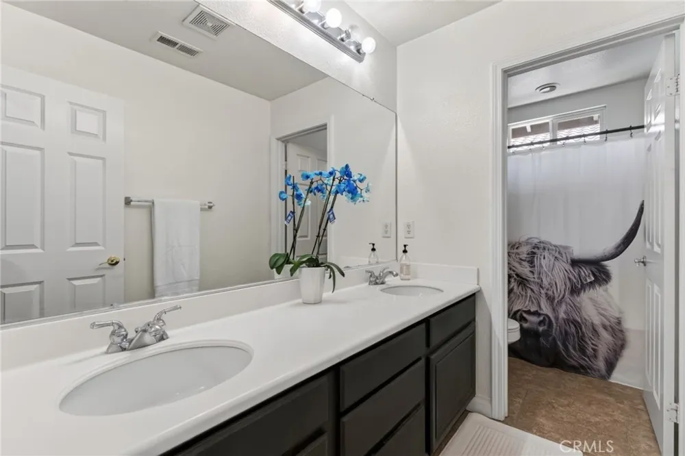 8467 Farmhouse Riverside, CA 92508