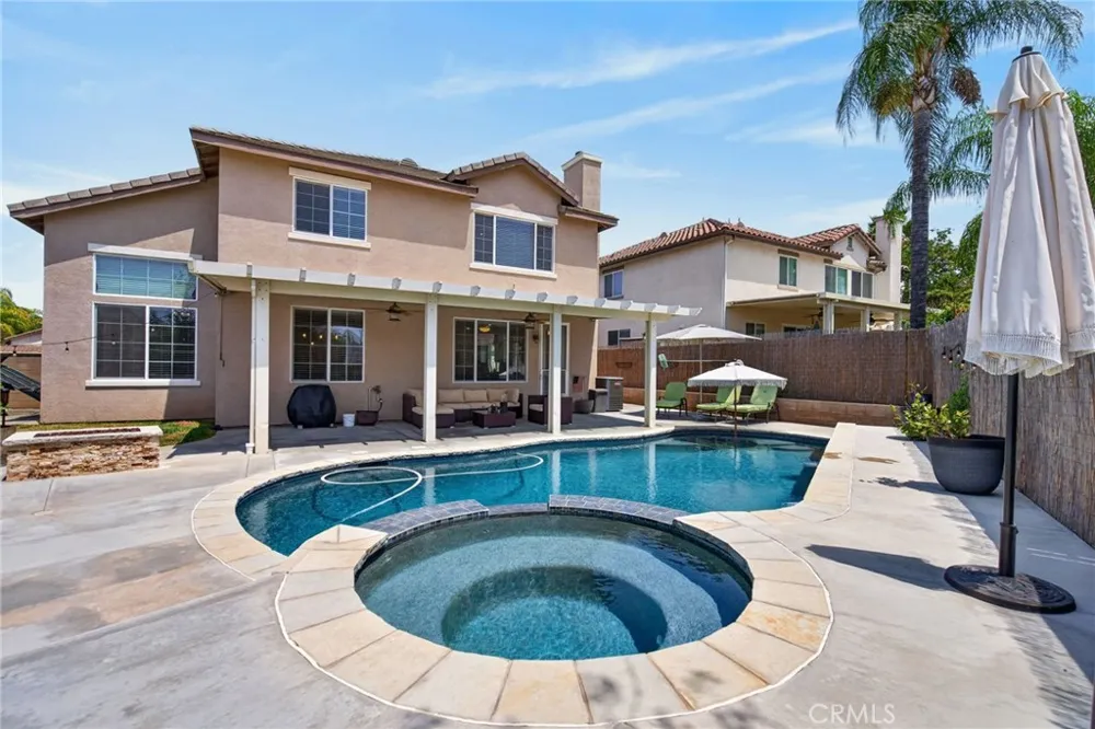 8467 Farmhouse Riverside, CA 92508