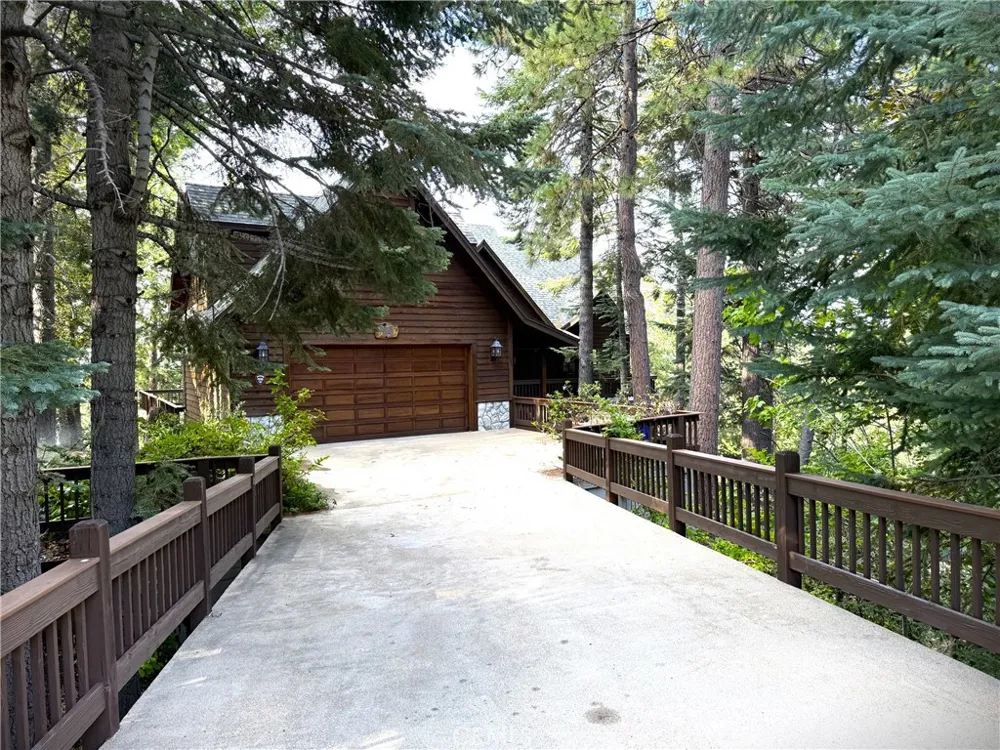 285 Fairway Lake Arrowhead, CA 92352