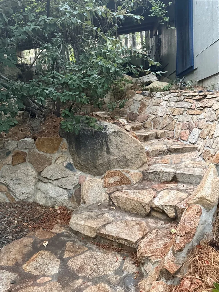 285 Fairway Lake Arrowhead, CA 92352