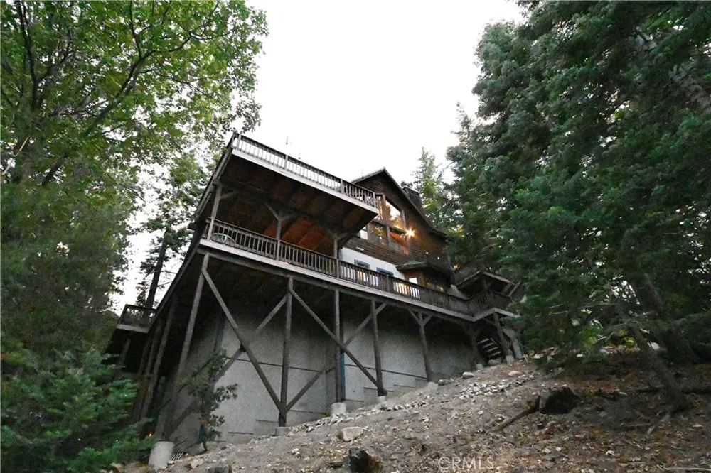 285 Fairway Lake Arrowhead, CA 92352
