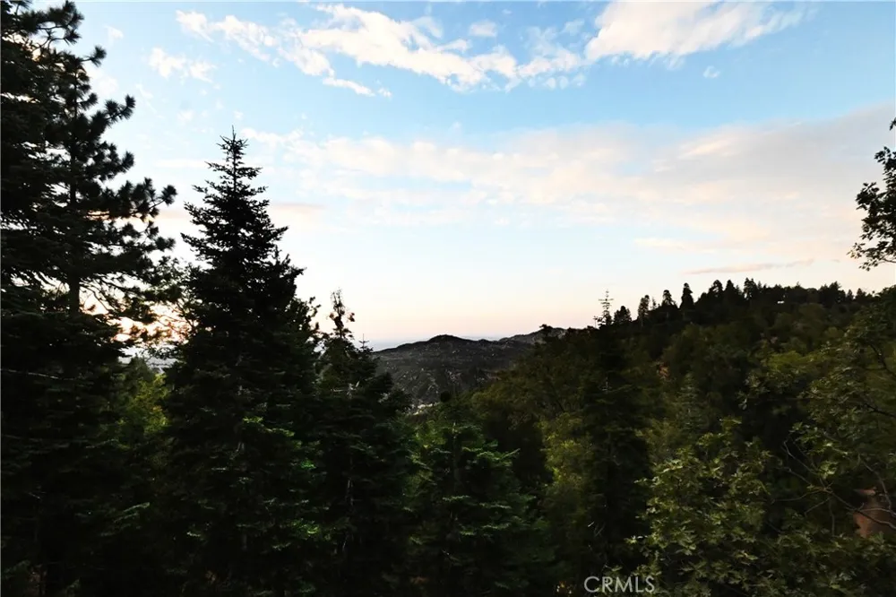 285 Fairway Lake Arrowhead, CA 92352