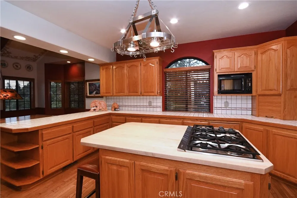 285 Fairway Lake Arrowhead, CA 92352