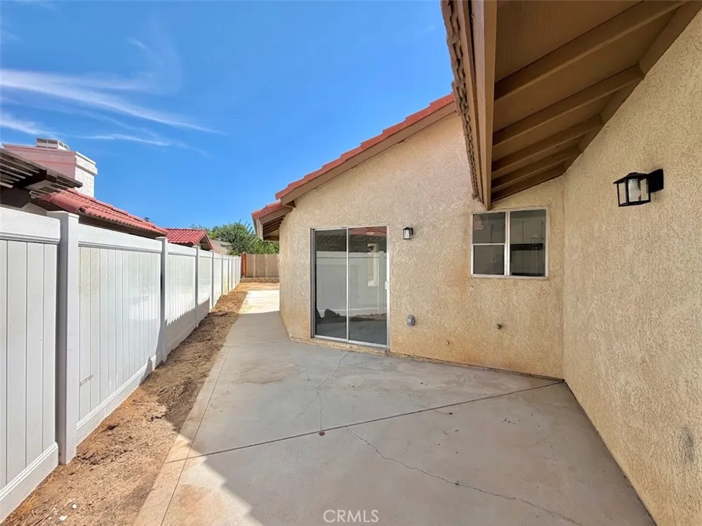 14409 Riverside Hesperia, CA 92345