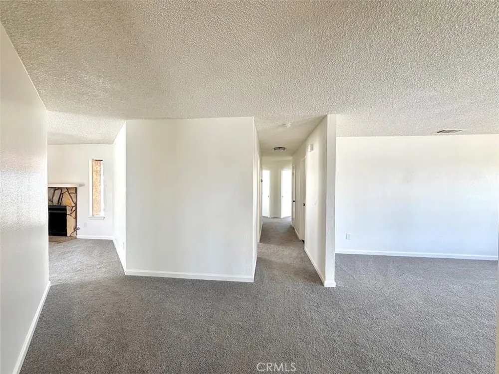 14409 Riverside Hesperia, CA 92345