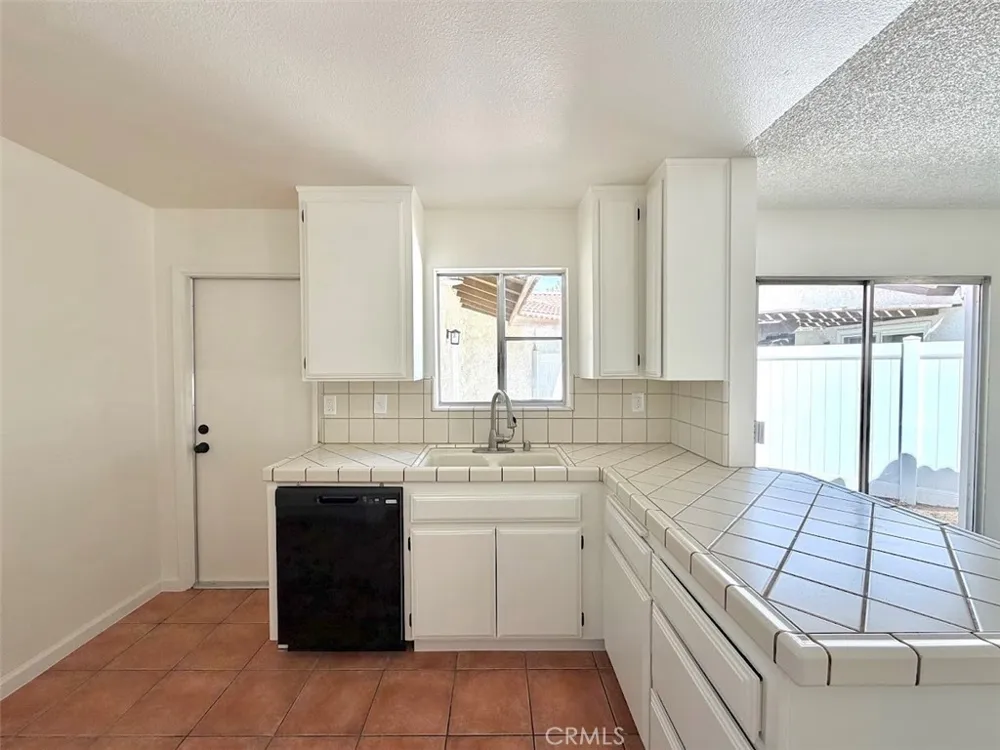 14409 Riverside Hesperia, CA 92345