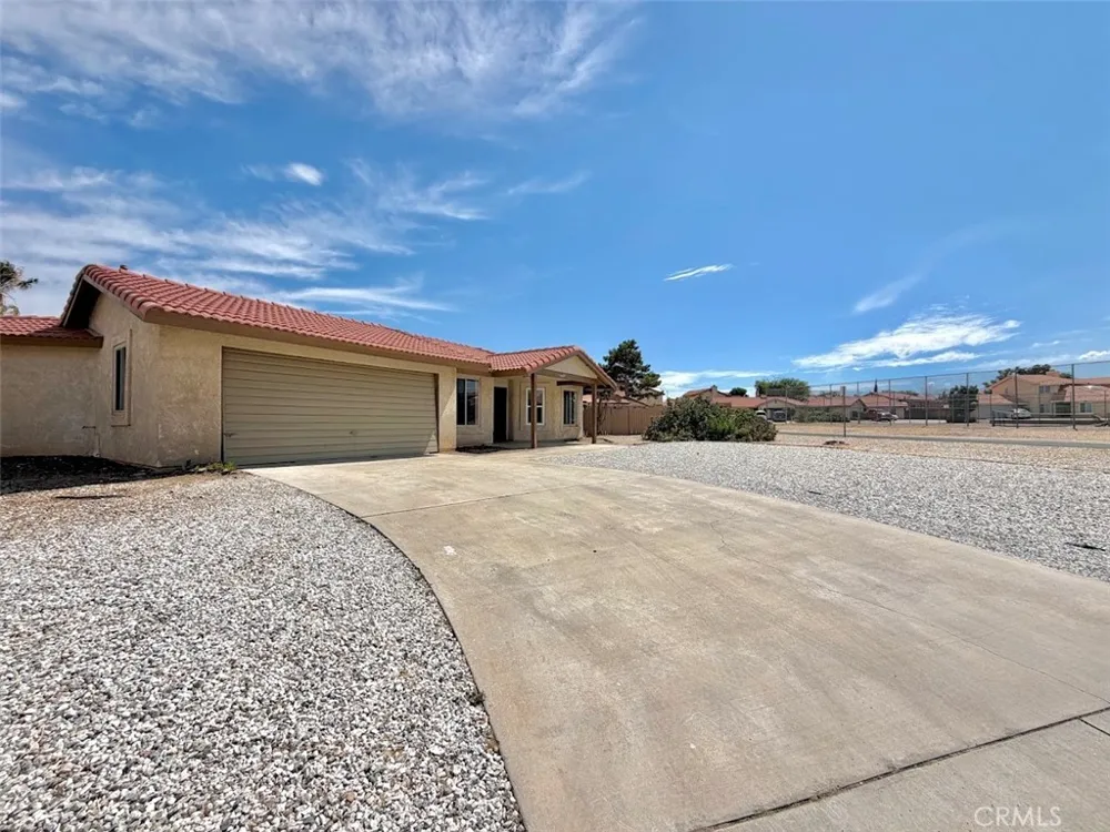 14409 Riverside Hesperia, CA 92345